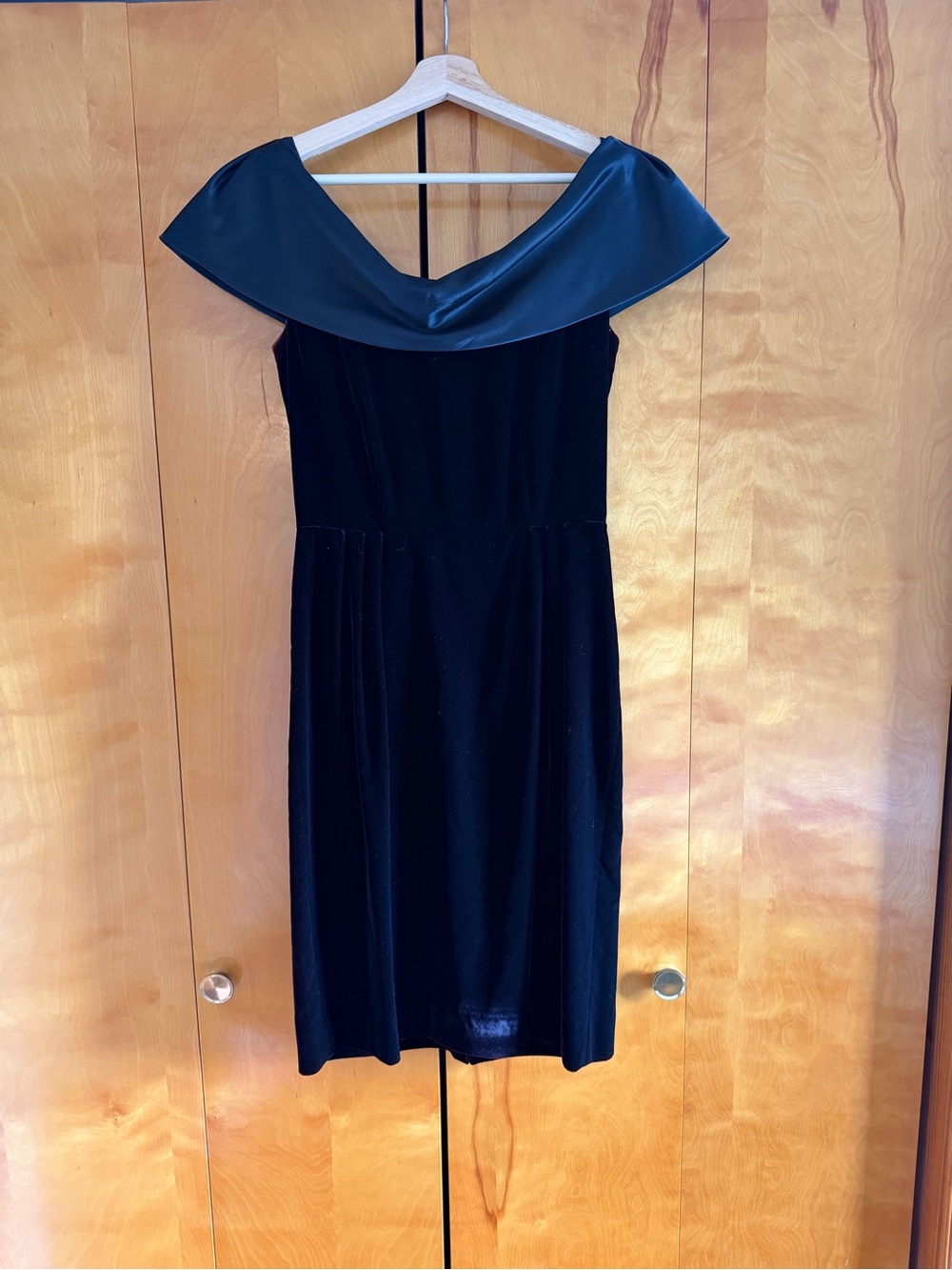 Vintage Liz Claiborne Classic Black Crushed Velvet Off-Shoulder Cocktail Dress